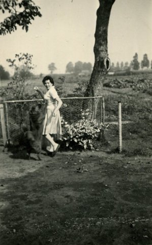 Georgina Stevens met hond Bessy 2